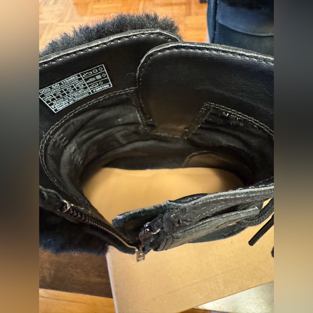 Used, very good condition UGG Kirke Stacked Heal Booties, size 7 - Picture 9 of 12